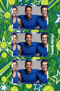 Variante format portrait 4x6, 3 photos et orientation paysage du design photobooth Bold Blue Tennis Party pour Miroir Magique