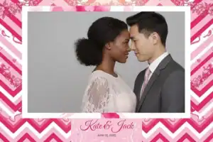 Variante format paysage 6x4, 1 photo et orientation paysage du design photobooth Chevron Hearts Wedding Template pour Vivabox